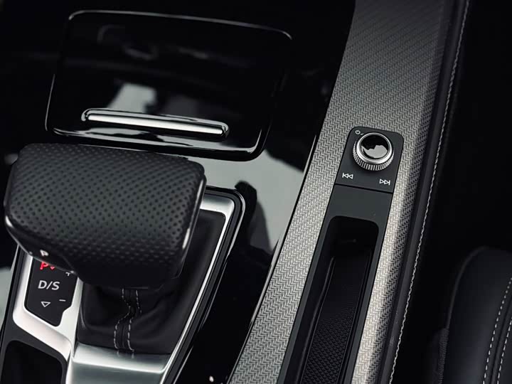 Audi Q5L 2024 45 TFSI — фото 15