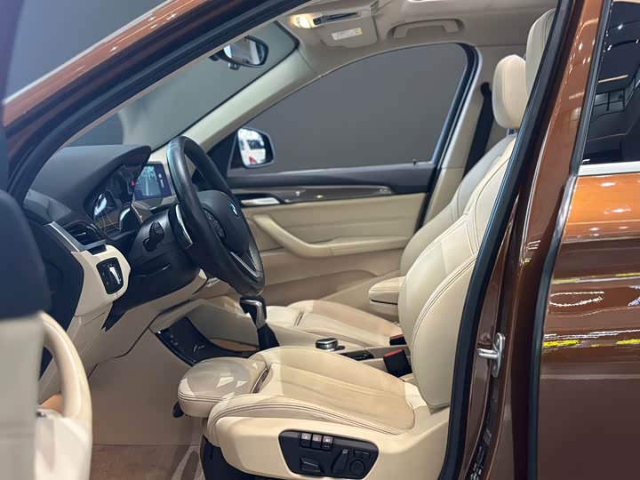 BMW X1 2018 x Drive 25 Li Luxury — фото 9