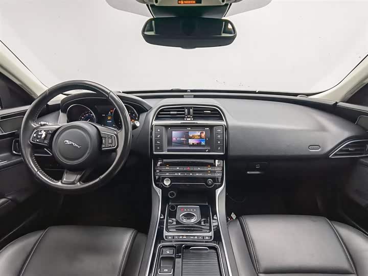 Jaguar XEL 2018 2.0 T 200 PS — фото 5