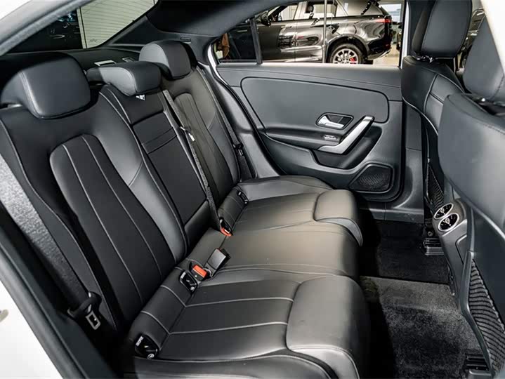 Mercedes-Benz A-Class 2024 A 180 L — фото 23