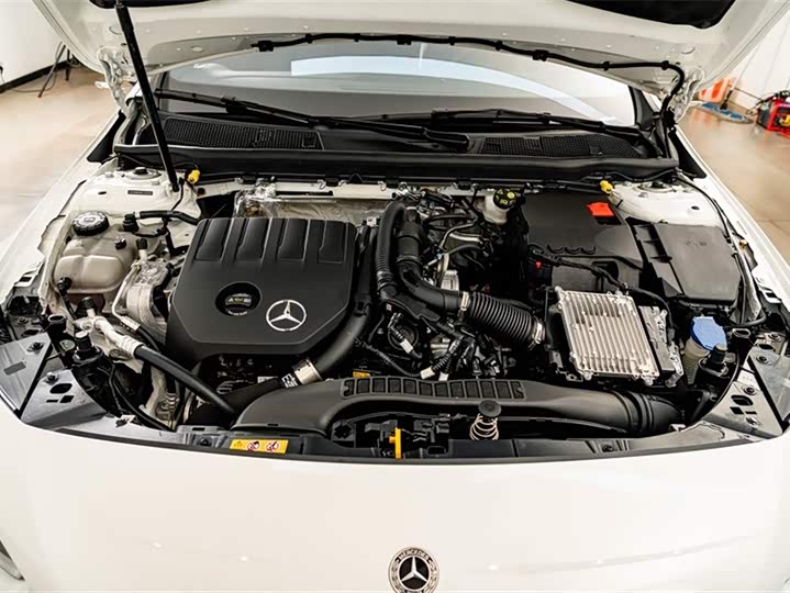 Mercedes-Benz A-Class 2024 A 180 L — фото 25