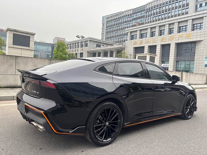 Changan UNI-V 2023 1.5 T — фото 6