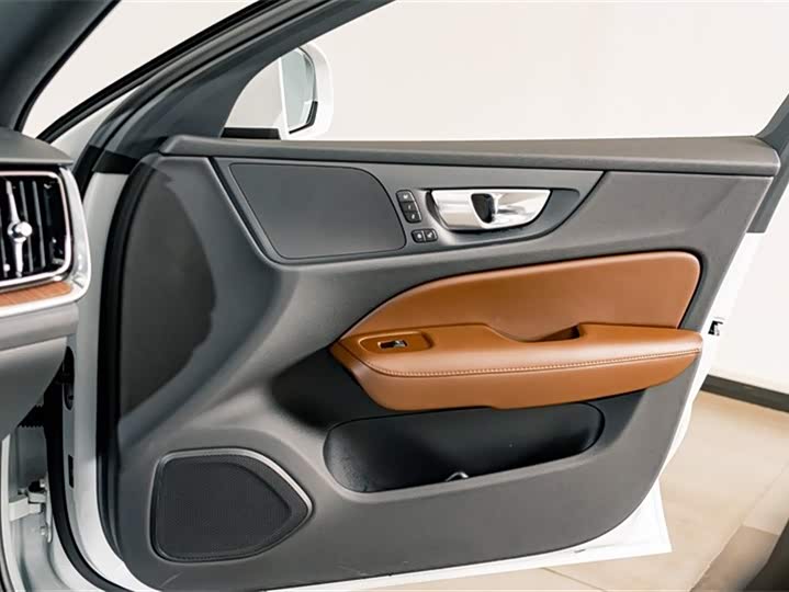 Volvo S60 2024 B 4 — фото 14