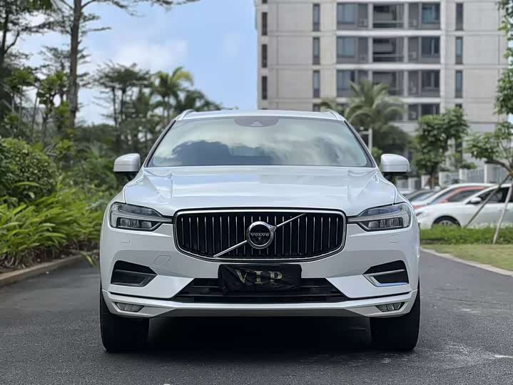 Volvo XC60 2018 T 5 4 WD — фото 2