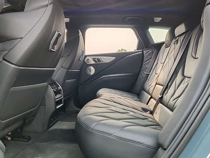 BMW XM 2023 Base — фото 12