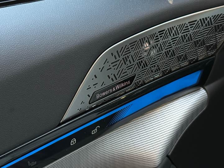 BMW i 5 M 60 2024 x Drive M 60 — фото 11