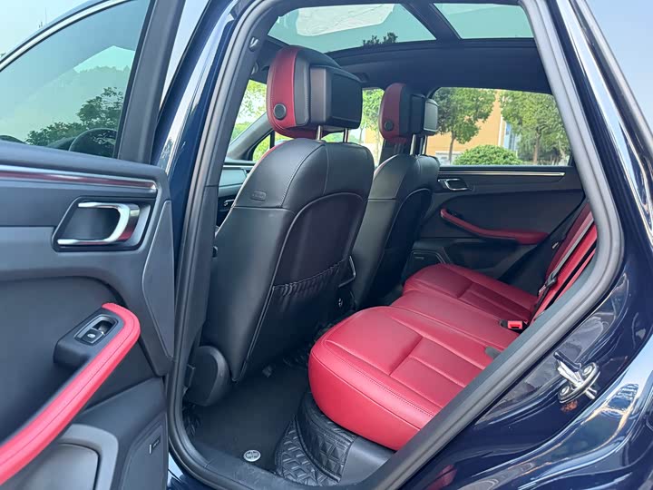 Porsche Macan 2023 Macan 2.0 T — фото 9