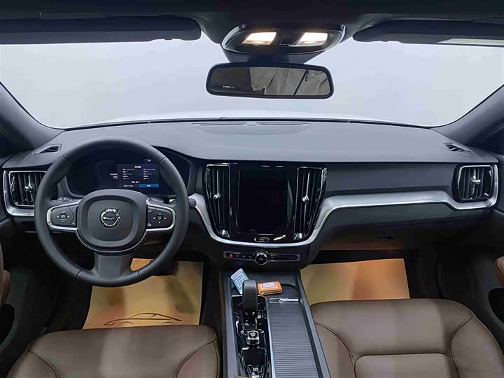 Volvo S60 2025 B 4 — фото 16