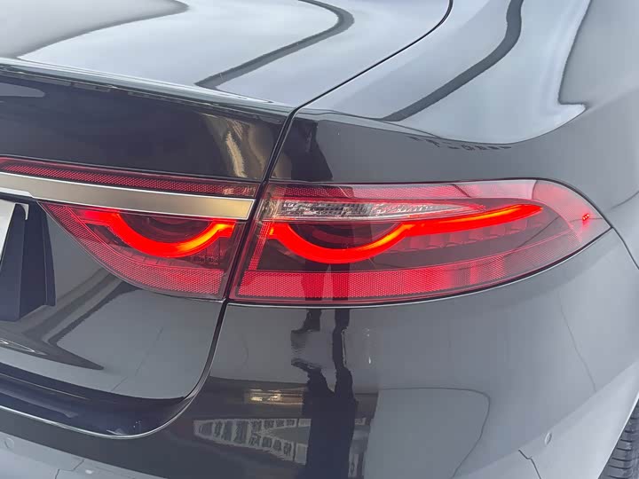 Jaguar XFL 2023 XFL 2.0 T P 250 2 WD — фото 8