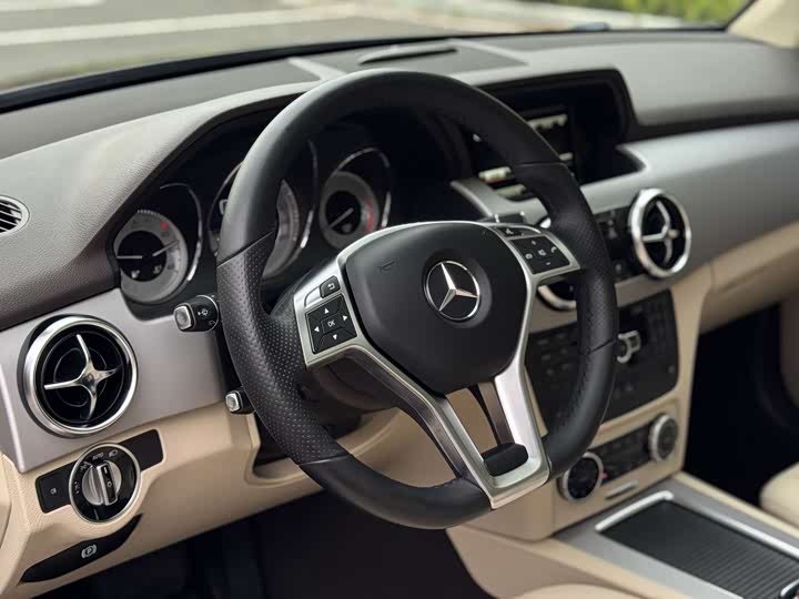 Mercedes-Benz GLK-Class 2015 GLK 300 4 MATIC — фото 7