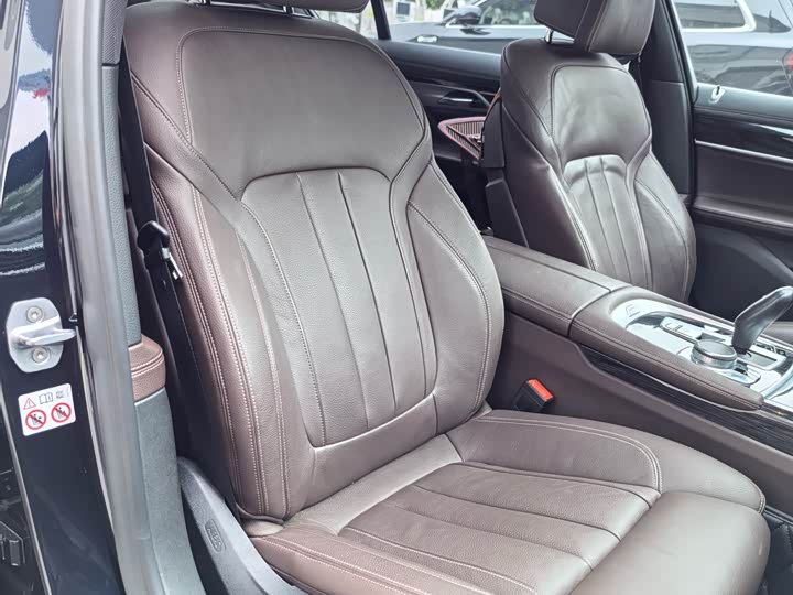 BMW 7 Series — фото 17