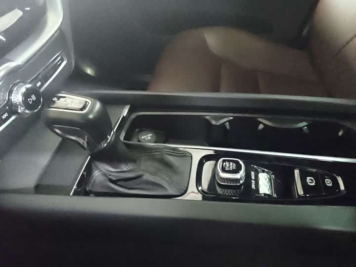 Volvo XC60 2020 T 5 4 WD — фото 13