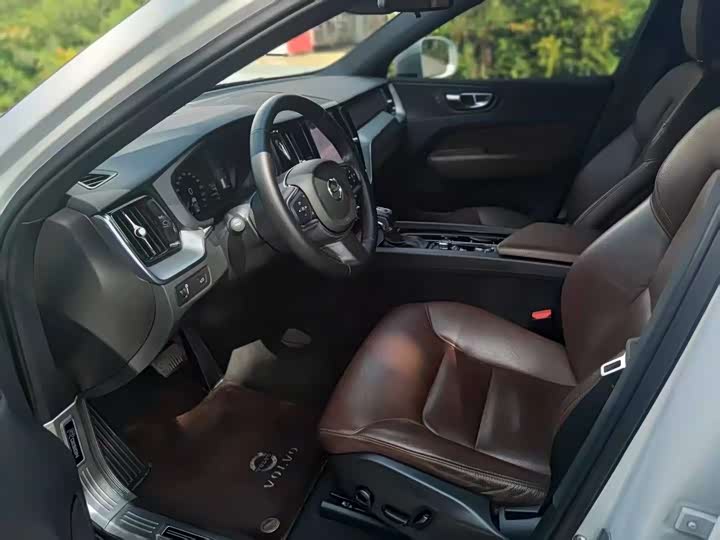 Volvo XC60 2020 T 5 4 WD — фото 9