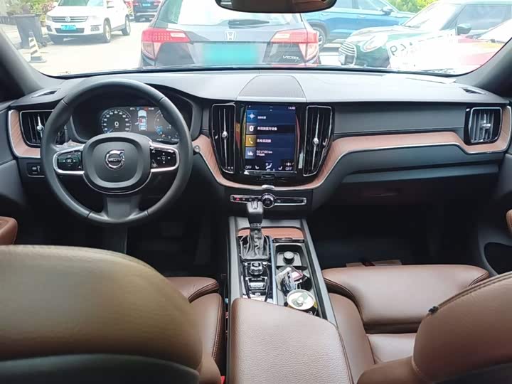 Volvo XC60 2021 T 5 4 WD — фото 10