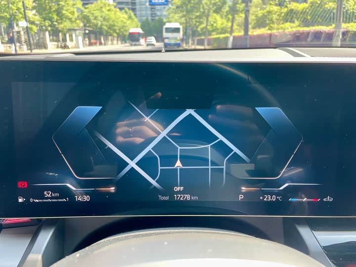 BMW 5-Series 2025 530 Li Leading M — фото 19