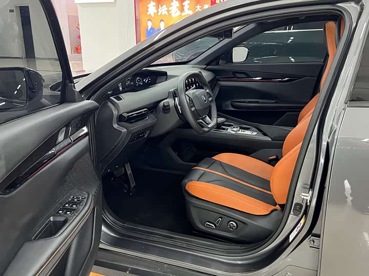 Changan UNI-V 2024 1.5 T Sport — фото 6