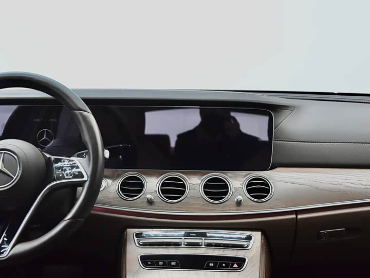 Mercedes-Benz E-Class 2022 E 300 L Luxury — фото 54