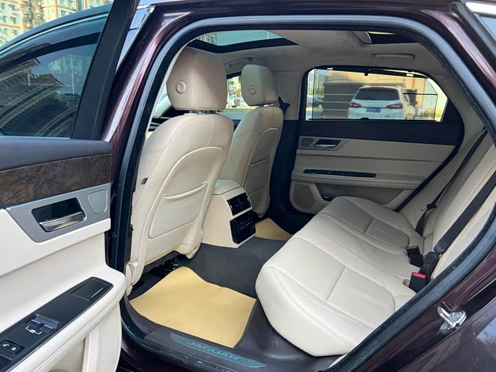 Jaguar XFL 2017 XFL 2.0 T 240 PS — фото 12