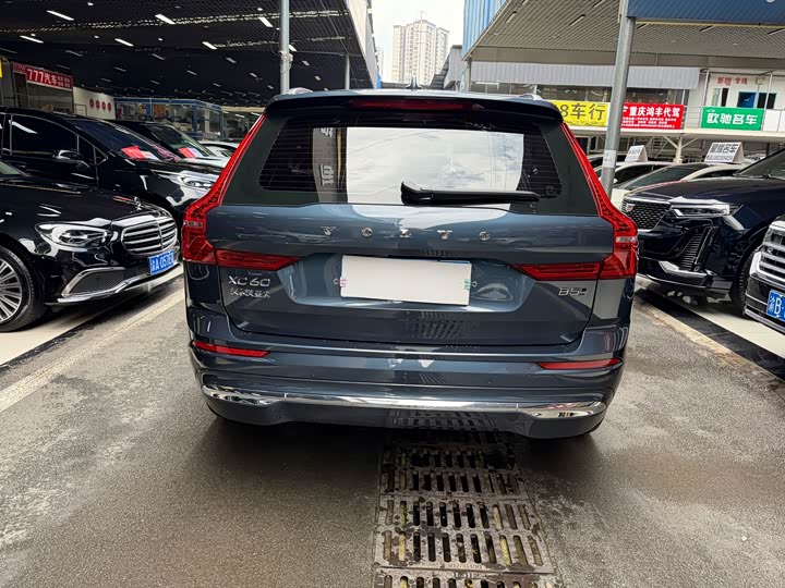 Volvo XC60 2022 B 5 4 WD — фото 10