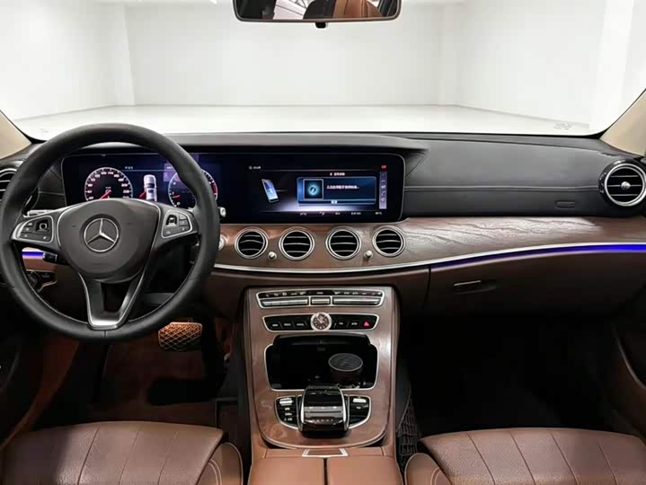 Mercedes-Benz E-Class E 200 L — фото 5