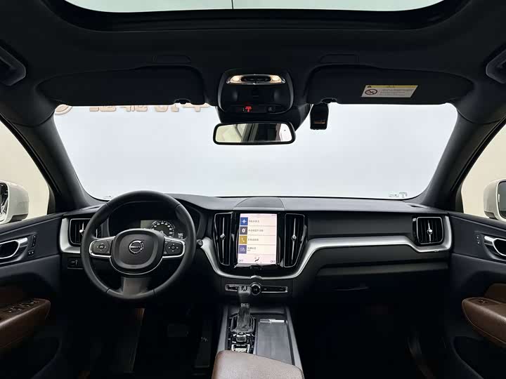 Volvo XC60 2021 T 5 4 WD — фото 4