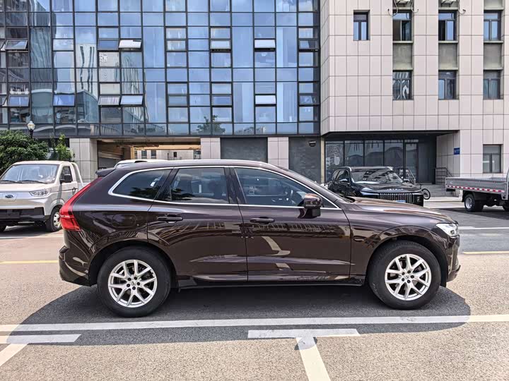 Volvo XC60 2018 T 5 4 WD — фото 6