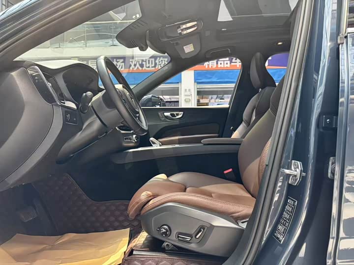 Volvo XC60 2022 B 5 4 WD — фото 4