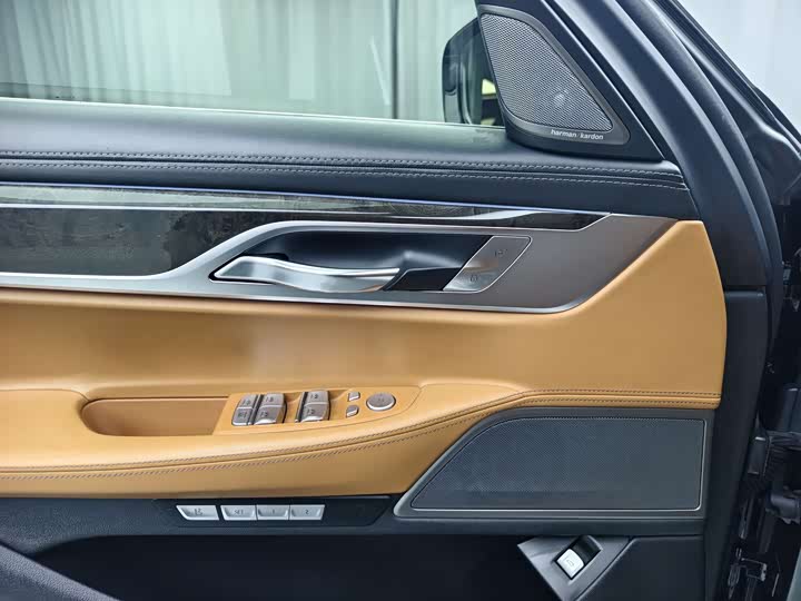 BMW 7-Series 2016 740 Li Leading — фото 8