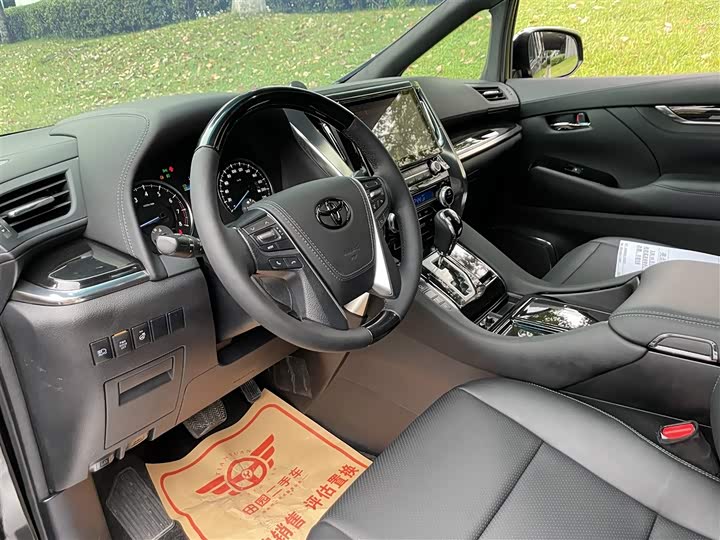 Toyota Alphard — фото 7