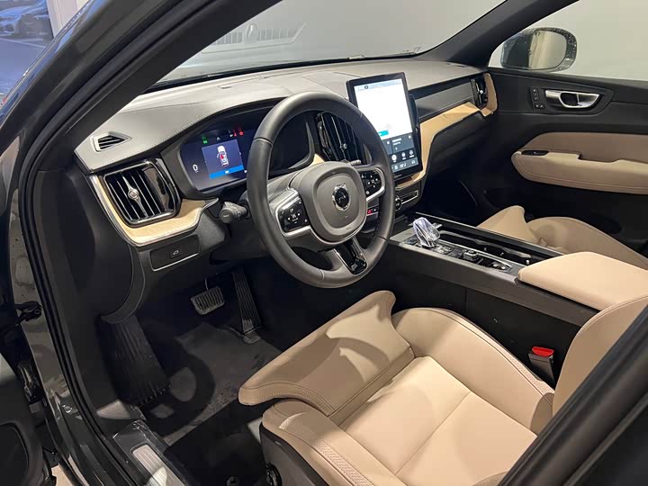 Volvo XC60 2026 B 5 4 WD — фото 7