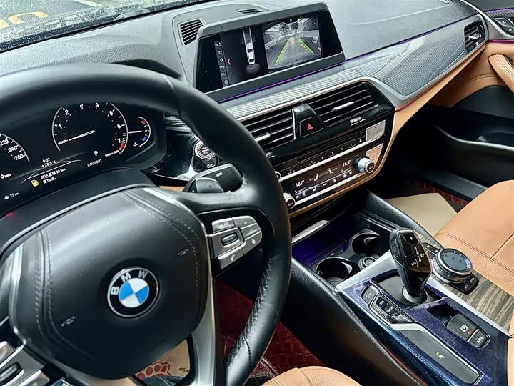 BMW 5 Series 528Li — фото 11
