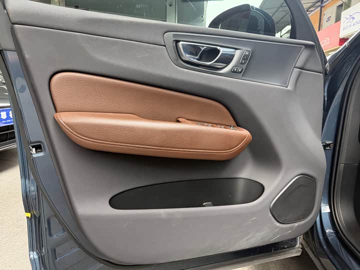 Volvo XC60 2020 T 5 4 WD — фото 6