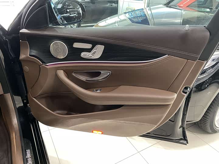 Mercedes-Benz E-Class 2022 E 300 L Luxury — фото 12