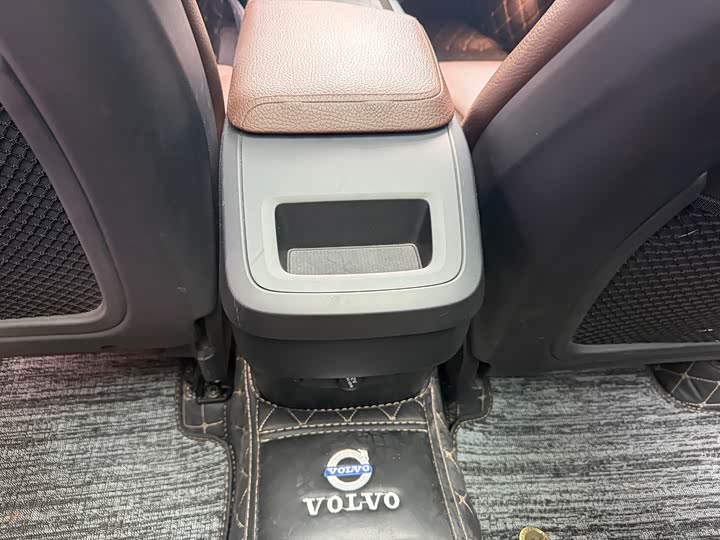Volvo XC60 2020 T 5 4 WD — фото 8