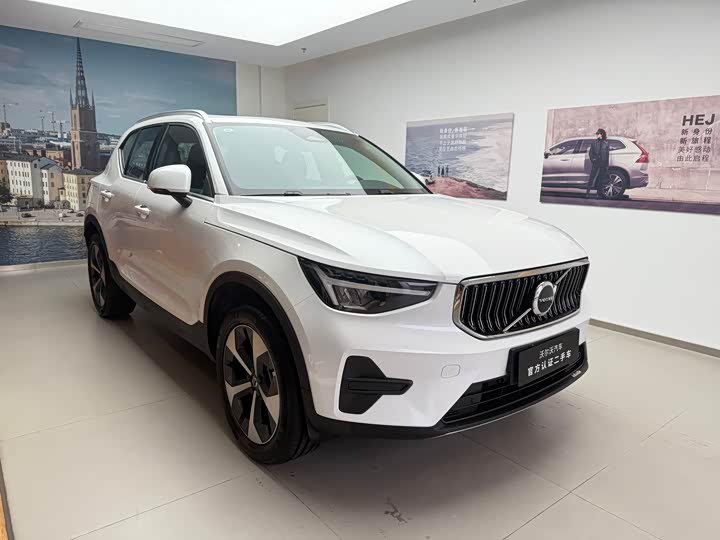 Volvo XC40 2025 B 4 WD — фото 5