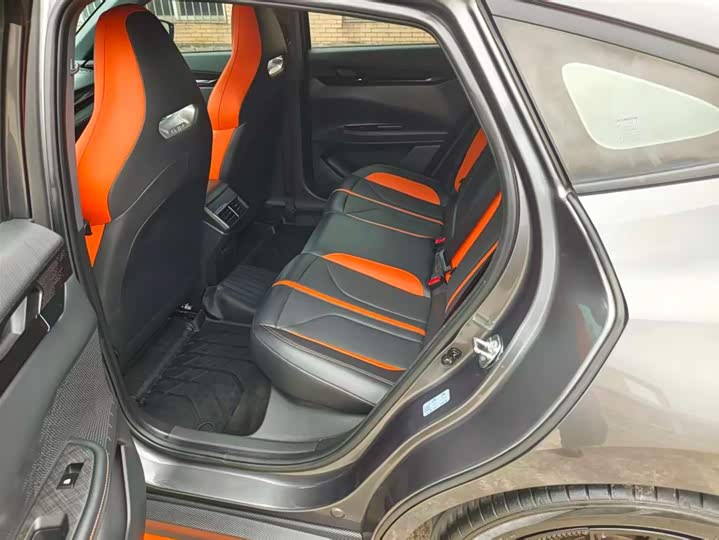 Changan UNI-V 2024 1.5 T Sport — фото 4
