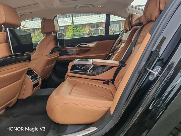 BMW 7-Series 2016 730 Li Luxury — фото 17