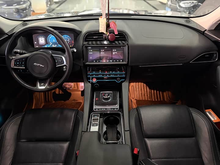 Jaguar F-PACE 2018 3.0 SC 4 WDR-Sport — фото 5