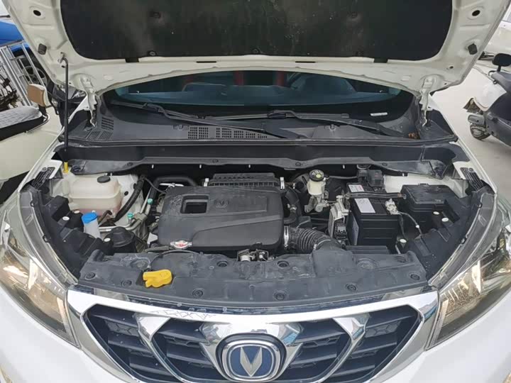 Changan CS15 2016 1.5 L AT — фото 20