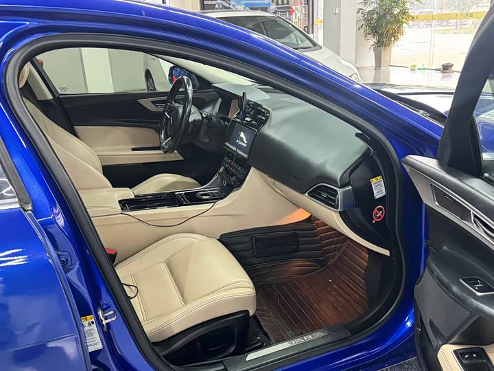 Jaguar XEL 2018 2.0 T 200 PS — фото 7