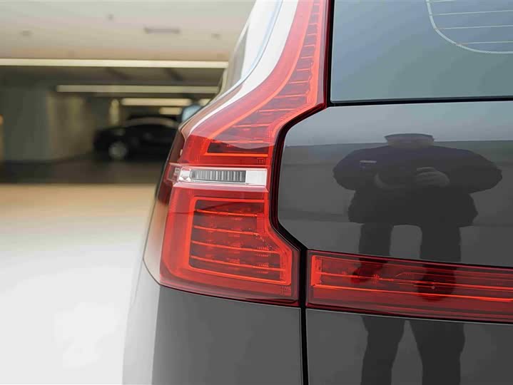 Volvo XC60 2023 B 5 4 WD — фото 16