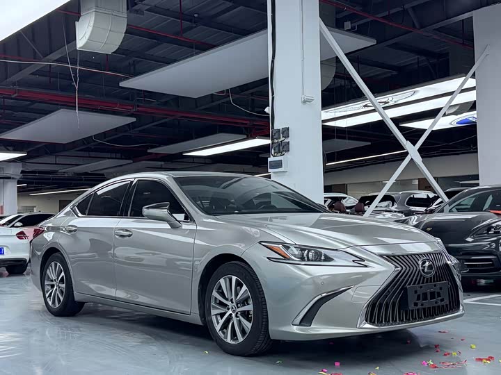 Lexus ES 2018 200 V — фото 3