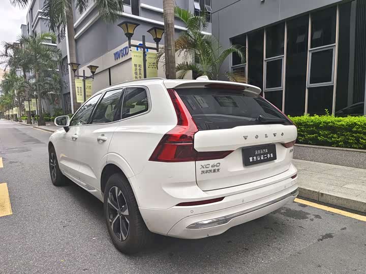 Volvo XC 60 2026 B 5 4 WD — фото 8