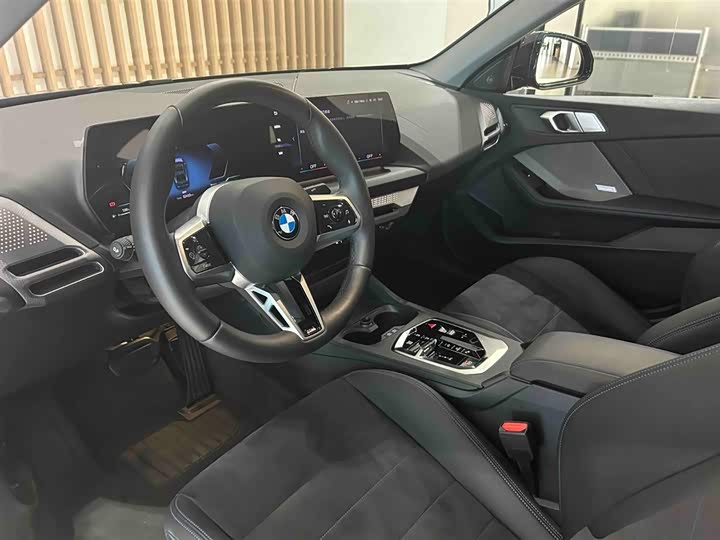BMW 2-Series 2025 225 L M — фото 12
