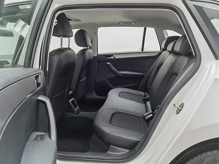 Skoda Rapid — фото 15