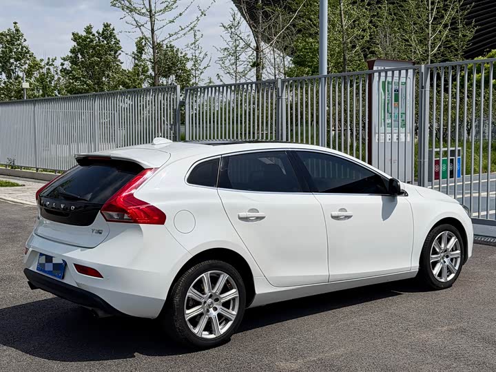 Volvo V40 2017 T 3 — фото 5