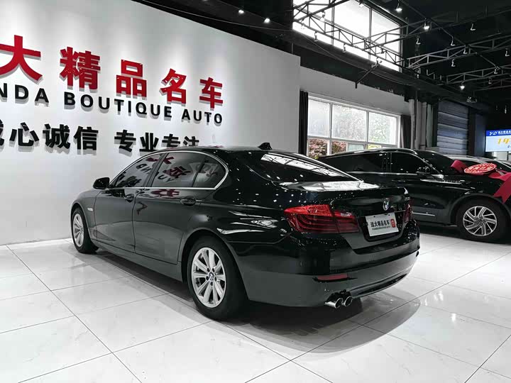 BMW 5 Series 520Li — фото 16