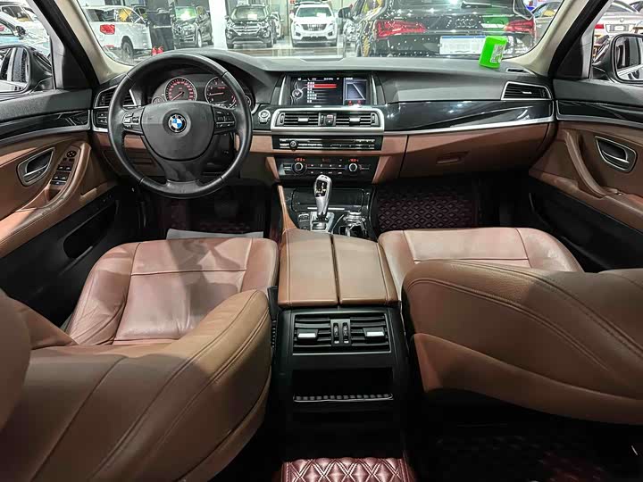 BMW 5 Series 520Li — фото 9