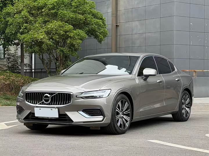 Volvo S60 2022 B 4 — фото 1