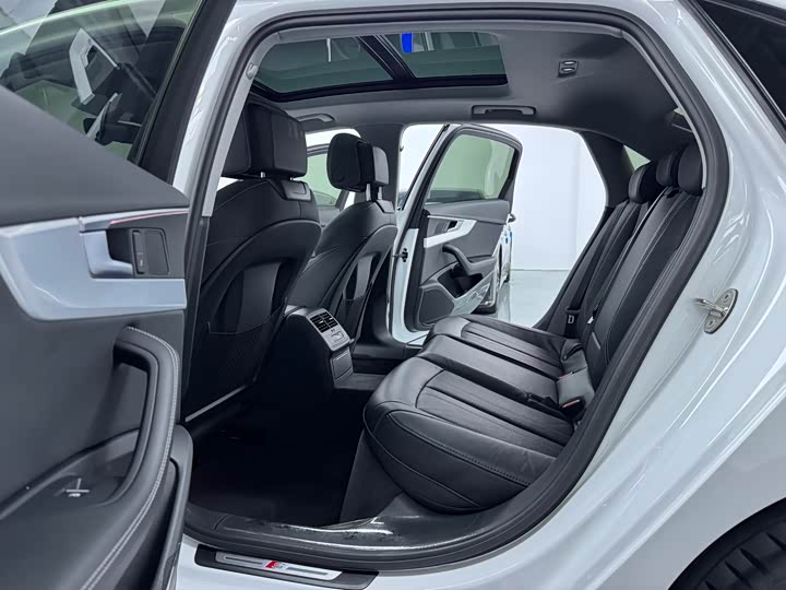 Audi A4L 40 TFSI люкс-динамик — фото 6